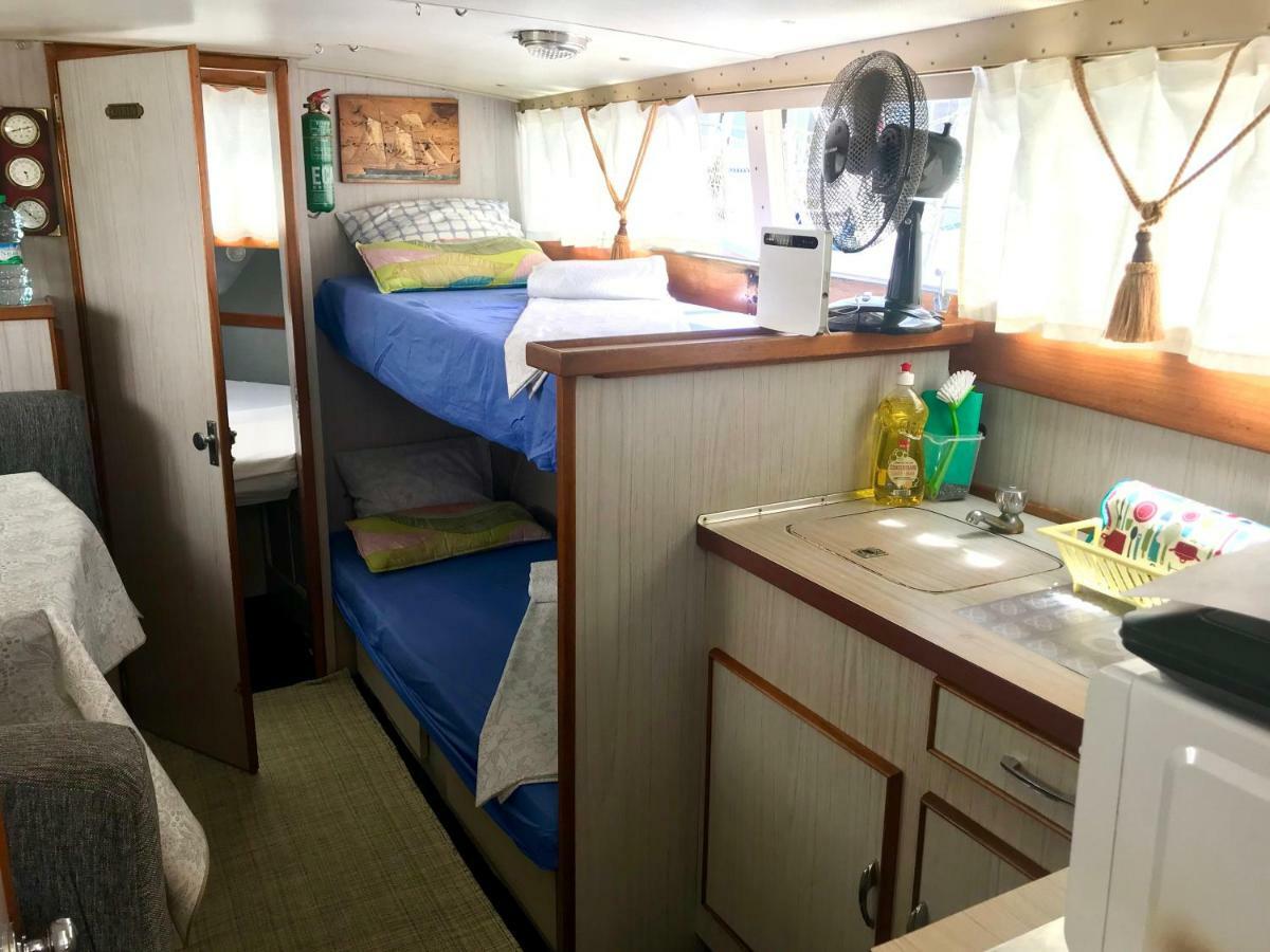 圣阿德里安-德贝索斯 Boat Yacht Barcelona酒店 外观 照片